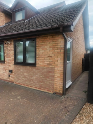 Exterior - Cosy private studio annexe (Waterbeach)