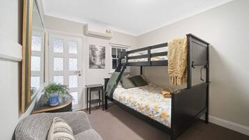 Desk, iron/ironing board, WiFi, bed sheets