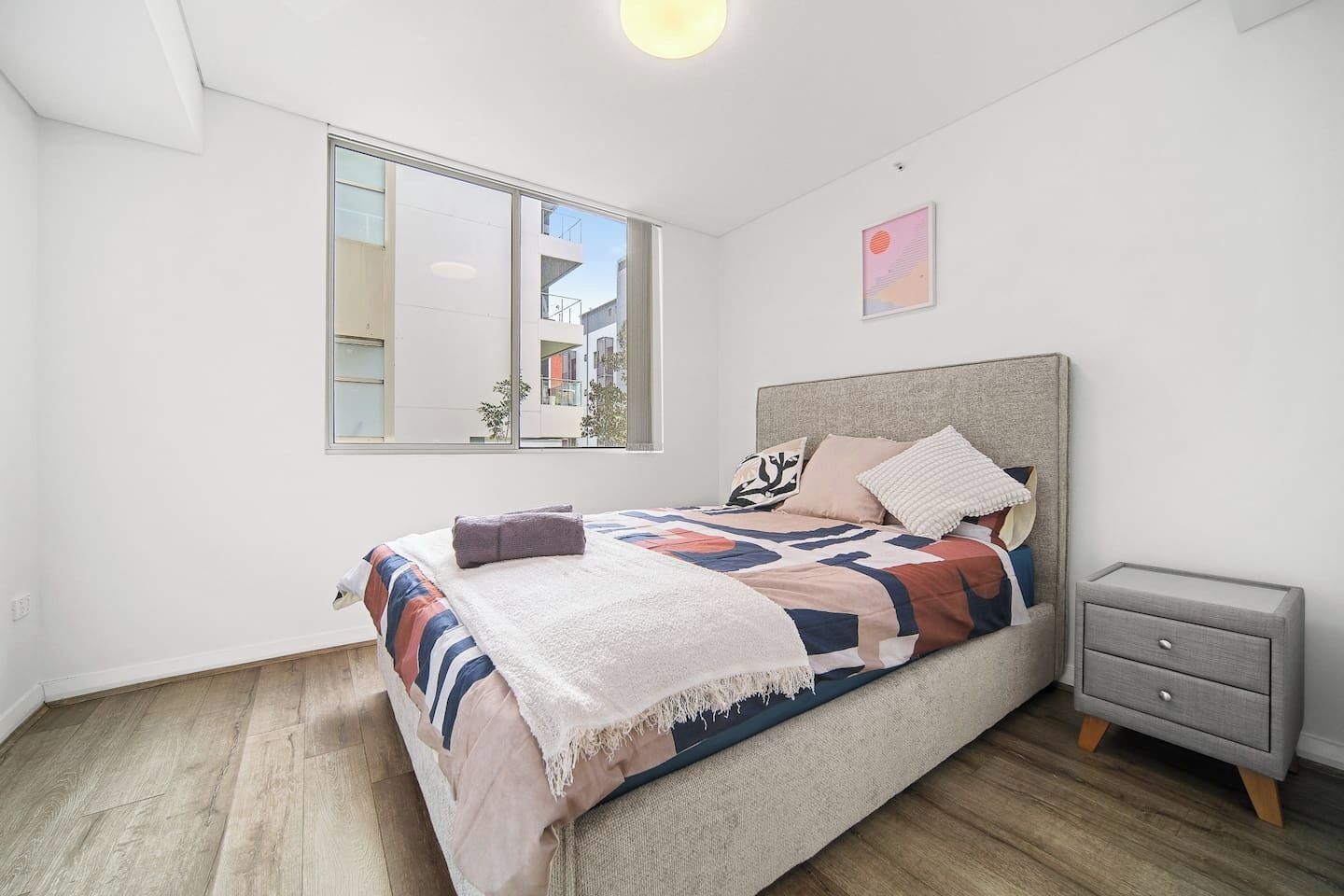 Desk, iron/ironing board, WiFi, bed sheets
