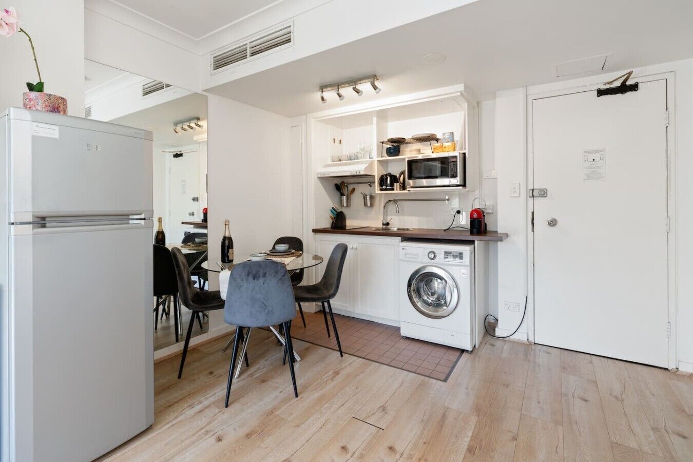Fridge, microwave, stovetop, coffee/tea maker