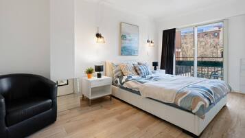 Iron/ironing board, WiFi, bed sheets