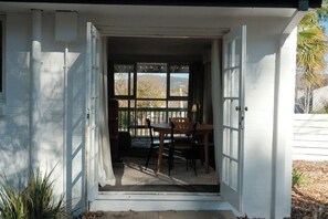 Outdoor dining - Cosy Family Retreat | Minutes to Hospital & Woden (Garran)