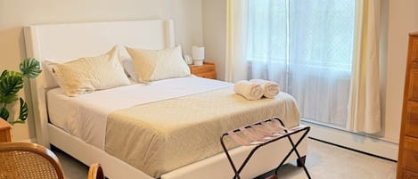 4 bedrooms, iron/ironing board, WiFi, bed sheets