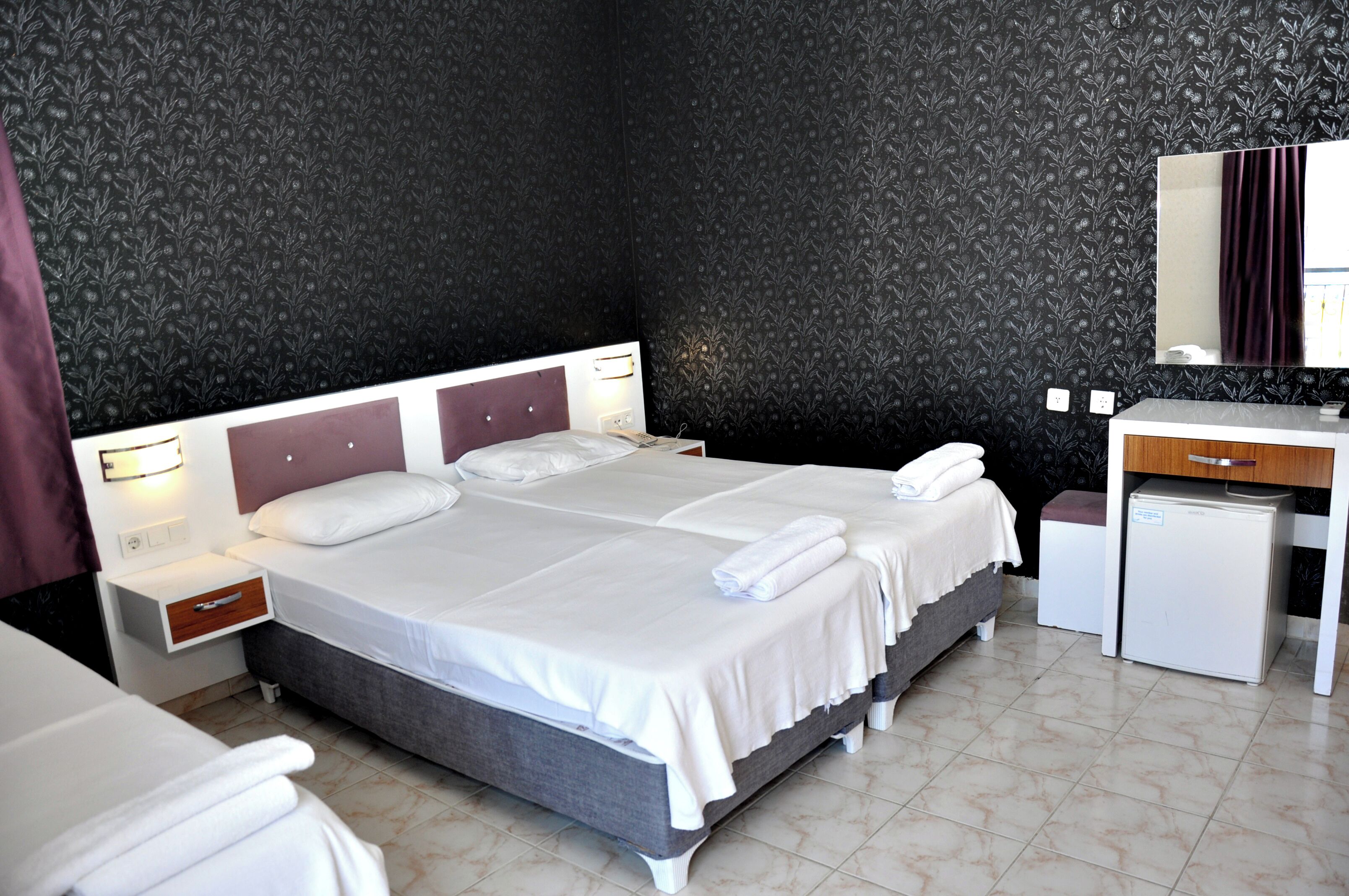 Hypo-allergenic bedding, minibar, desk, laptop workspace