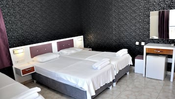 Hypo-allergenic bedding, minibar, desk, laptop workspace