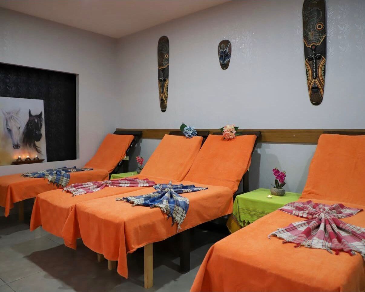 Sauna, spa, bain de vapeur, massage aux pierres chaudes