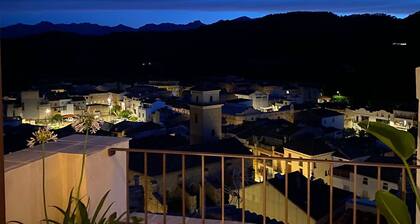 Lo Mirador de les Roques, a rural house with spectacular views