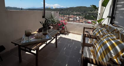 Lo Mirador de les Roques, a rural house with spectacular views