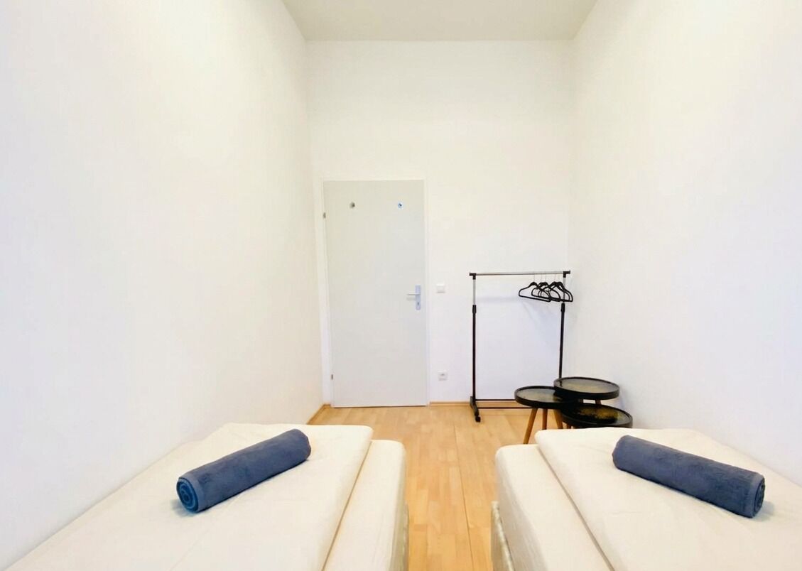 Basic Room | Iron/ironing board