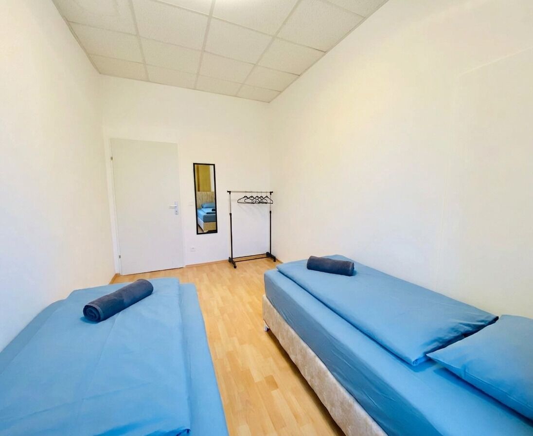 Eenvoudige kamer | Een strijkplank/strijkijzer