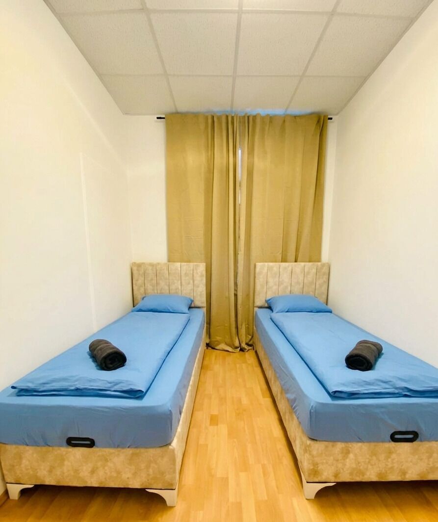 Basic Room | Iron/ironing board