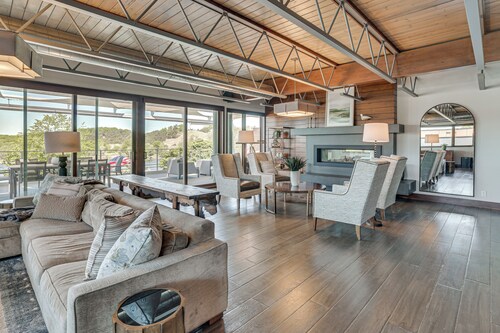 Prime Dtwn Grand Haven Location! Riverfront Condo