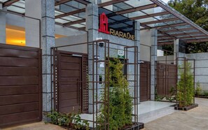 A hotel entrance with a metal gate, a sign reading 'RIRARAOE,' and a 'LATTICE SECURITY' sign. - City-view 1BR near Junction mall,Gym,pool access (Nairobi)