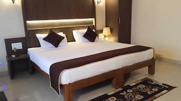 Deluxe Room | Desk, laptop workspace, free WiFi, bed sheets