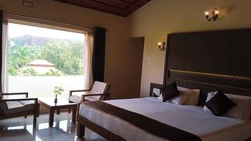 Deluxe Room | Desk, laptop workspace, free WiFi, bed sheets