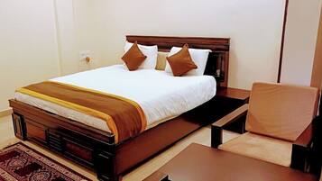 Deluxe Room | Desk, laptop workspace, free WiFi, bed sheets