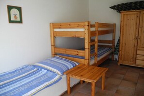 Room - Holiday apartment with 2 bedrooms (Putbus \/ OT Güstelitz)