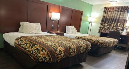 2 Queen Bed Smoking | Hillcrest