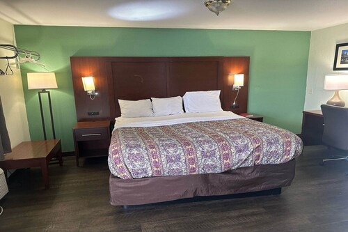 King Bed|Non-Smoking