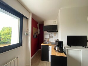 Private kitchen - Vrbo Property (Vannes)