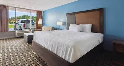 Greeneville, TN|King Bed|Smoking