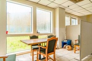 Dining - King Bed|Non-Smoking (Livingston)