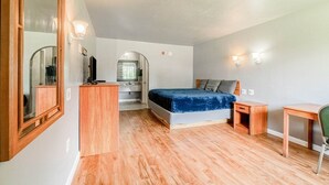1 bedroom - King Bed|Non-Smoking (Livingston)