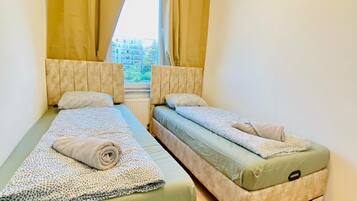 Basic Apartment | Iron/ironing board