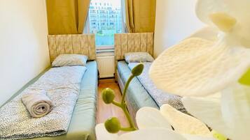 Basic Apartment | Iron/ironing board