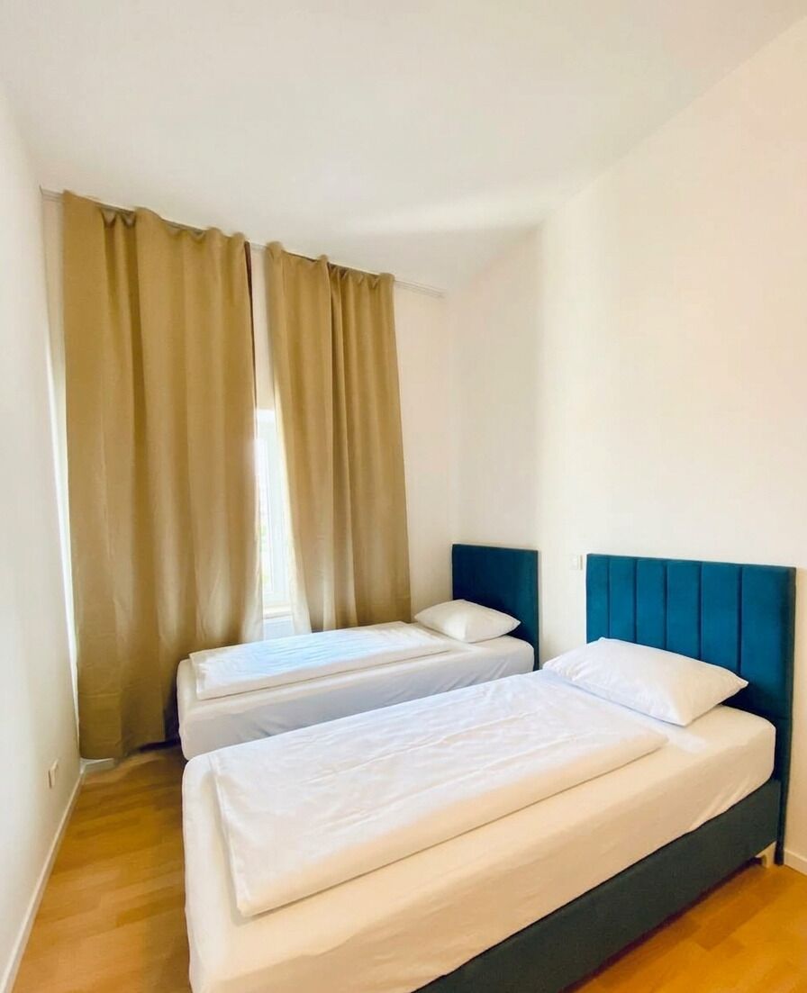 Basic Apartment | Iron/ironing board