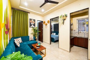 Deluxe Single Room | Living area - Sleepo Stay (Indore)