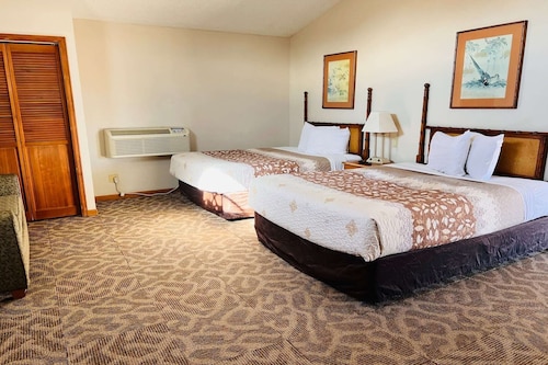 Suite 2 Queen Beds|Non-Smoking