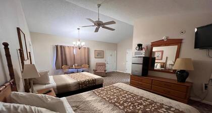 Suite 2 Queen Beds|Non-Smoking