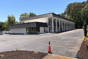 Exterior - King Bed|Non-Smoking (Newport News PA)