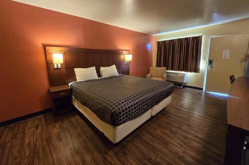 King Bed|Non-Smoking