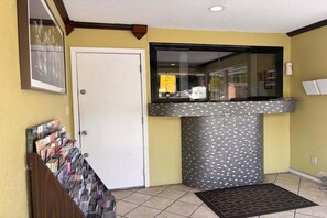Lobby - King Bed|Smk|Newport News PA (Newport News PA)