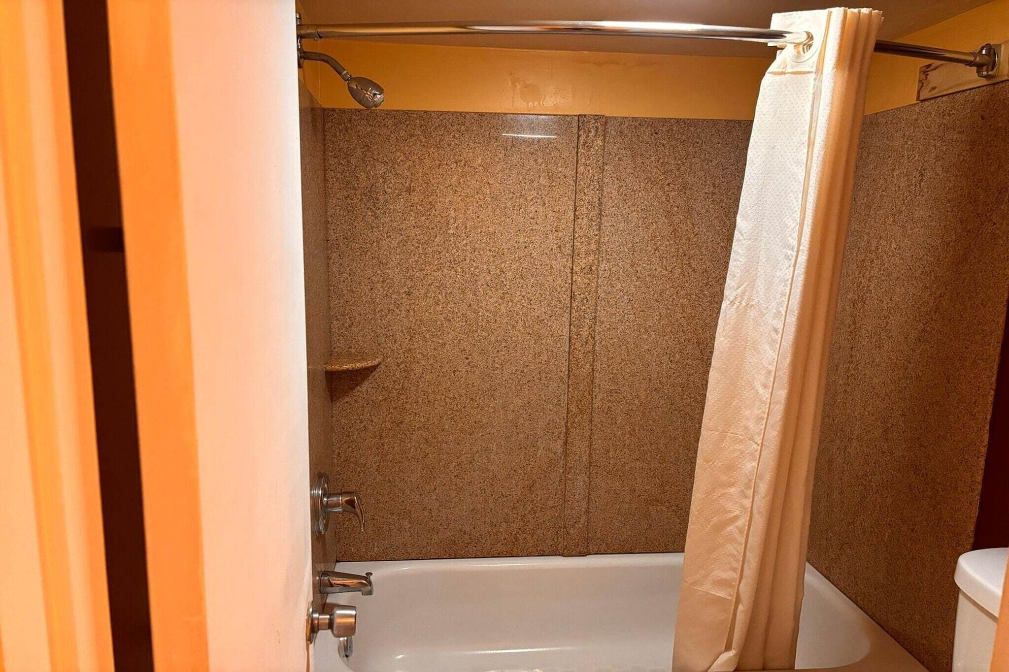 Douche, serviettes fournies