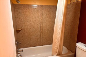 Bathroom - 2 Full Bed|Smk|Newport News PA (Newport News PA)