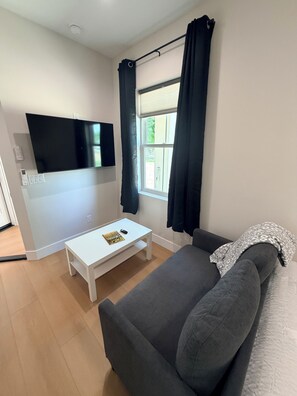 Smart TV - Charming, newly built studio in tranquil Gilbert with refreshing AC (Gilbert)