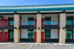 Exterior - 2 Full Bed | Smoking (Lake Park GA)