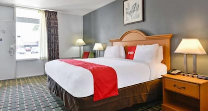 Premium King Bed | Smoking