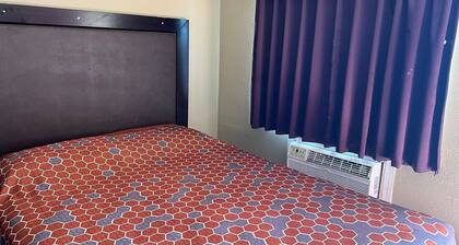 Lancaster, CA | Queen Bed