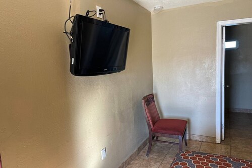 Lancaster, CA | Full Bed