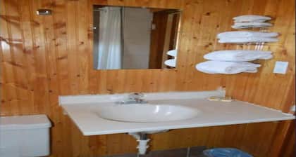La Crosse KS | 3 Queen Bed