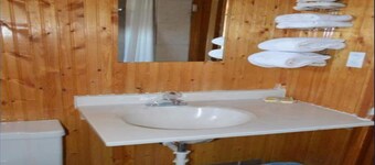 La Crosse KS | 3 Queen Bed