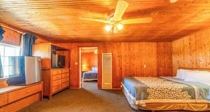 La Crosse KS | 3 Queen Bed