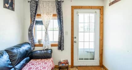 La Crosse KS | King Bed