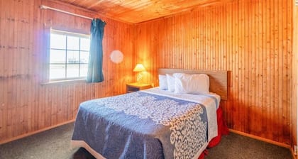 La Crosse KS | King Bed