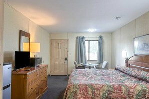 Room - Suite - King Bed|Non - Smoking (Louisville, GA)