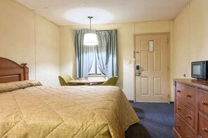 Room - King Bed|Non-Smoking (Louisville, GA)